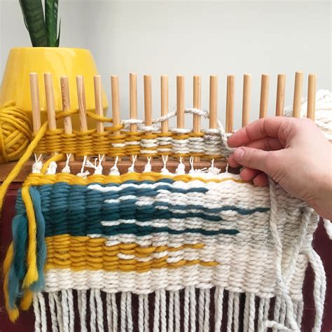 Peg loom weaving by @lepetitmoose | Loom weaving, Peg loom, Loom knitting tutorial