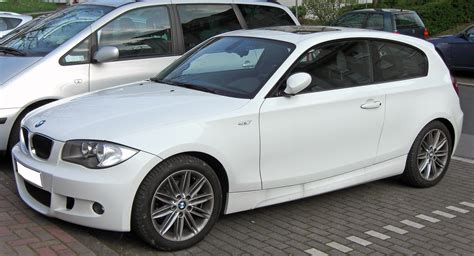 File:BMW 1er Facelift 3-dr. M-Sportpaket.jpg - Wikimedia Commons