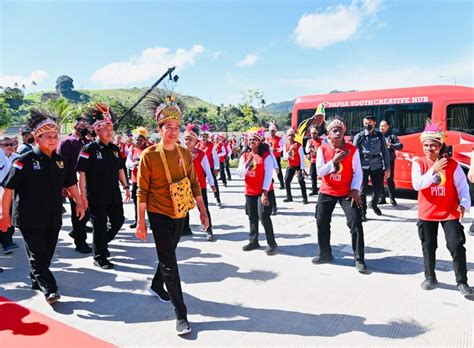 Sekretariat Kabinet Republik Indonesia | President Jokowi Visits Papua Youth Creative Hub