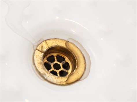 How To Unclog A Bathtub Drain That's Full Of Hair | Clover Contracting