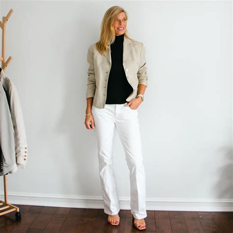 10 Ways to Style Your White Jeans Outfit