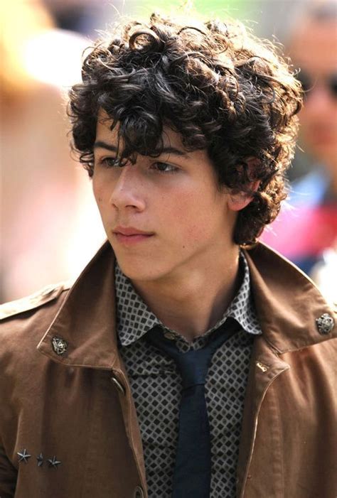 nick jonas hairstyle - Google Search | Estilos de cabello, Hombres guapos, Barba