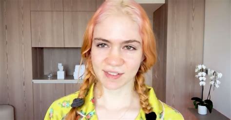 Grimes Goes Barefaced and Shares Battle with 'Pregnancy Skin' in New ...