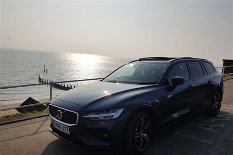 Volvo V60 R-Design (2018 - ) Review | Regit