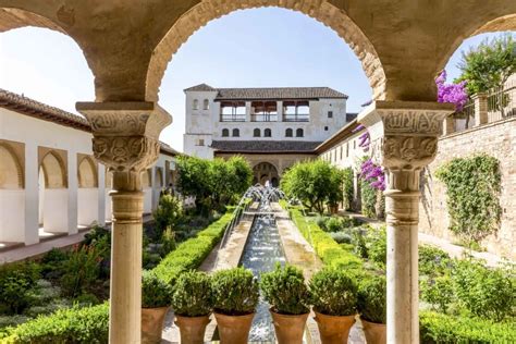 Granada: Alhambra, Nasrid Palaces, and Generalife Tour | GetYourGuide