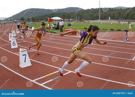 400 meters race startup editorial photo. Image of outs - 63087901