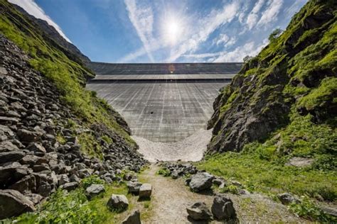 Grande-Dixence dam: the highest gravity dam in the world