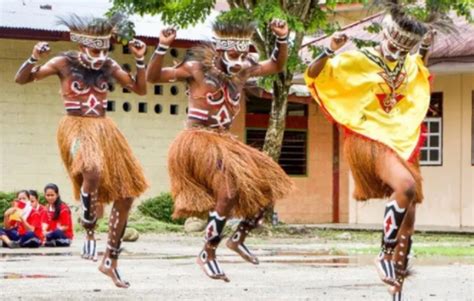 History and Movement of Sajojo Dance - papuaaround.com