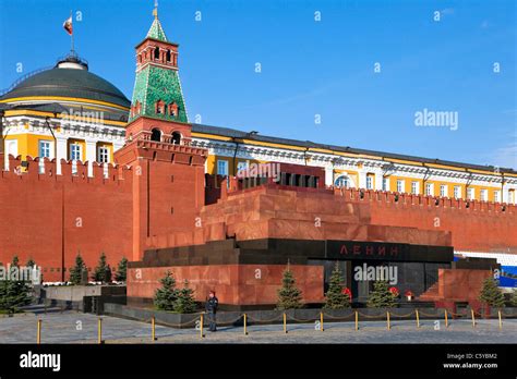 Kremlin lenin mausoleum red square hi-res stock photography and images - Alamy