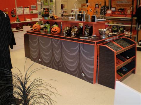 Holiday Displays: Halloween Displays - Creative Displays Now