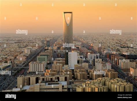 Riyadh skyline hi-res stock photography and images - Alamy