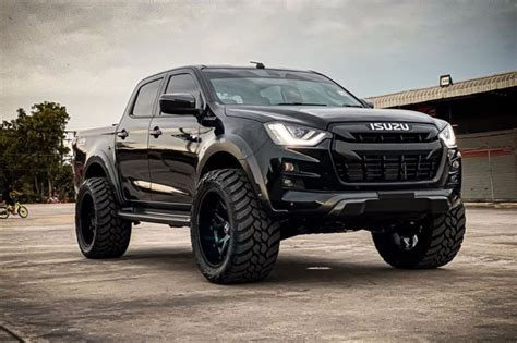 This Heavily Modified 2020 Isuzu D-Max V-Cross Looks Drop-dead Gorgeous!