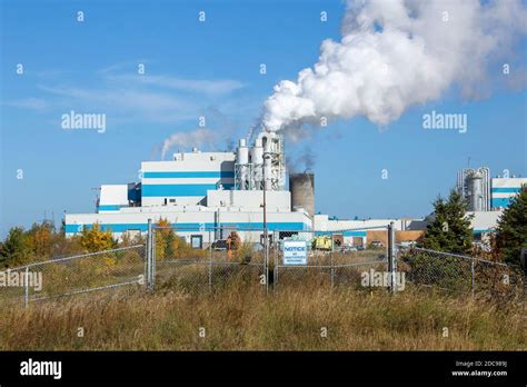 Pulp mill pollution hi-res stock photography and images - Alamy