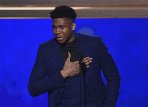 NBA MVP Giannis Antetokounmpo gives emotional acceptance speech - Yahoo ...