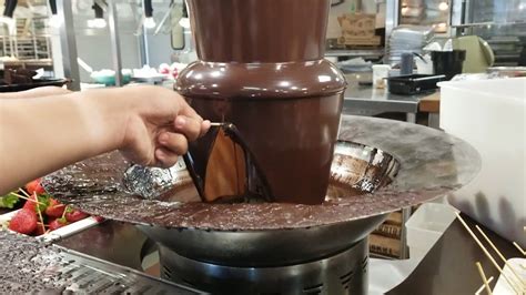 Chocolate fondue fountain @ Golden Corral - YouTube