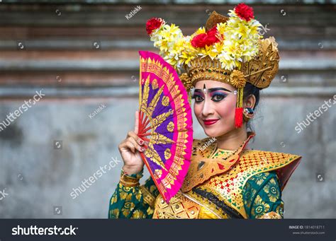 Balinese Dancer Traditional Outfit Stock Photo 1814018711 | Shutterstock