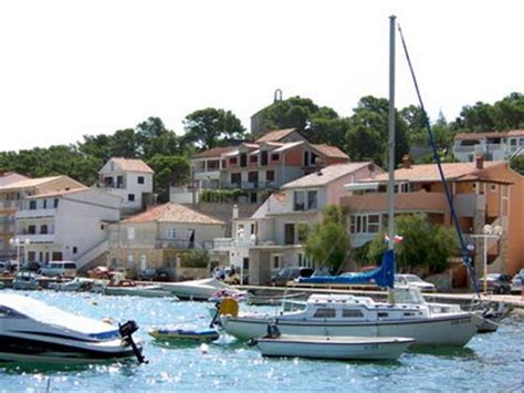 TISNO CROATIA TISNO HOTELS TISNO APARTMENTS TISNO ACCOMMODATION TISNO HOLIDAY RESORTS TISNO ...