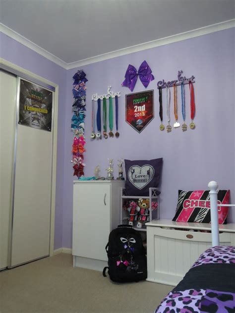 Cheerleader wall décor