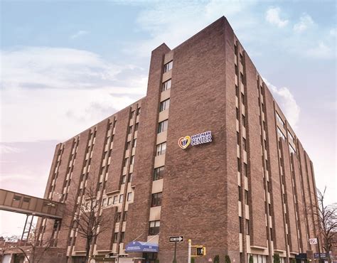 Boro Park Center for Rehabilitation and Nursing - Brooklyn | A Place for Mom