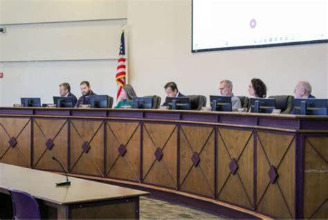 Keller ISD trustee steps down, exits during board discussions on ...