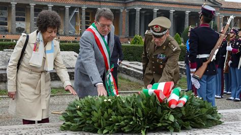 S. Cataldo, messa per defunti e caduti. Celebrazione e polemiche: "La quadra militare è nel degrado"