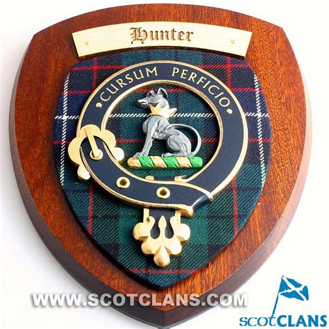 Hunter Clan Crest Wall Plaque (With images) | Scottish clans, Scottish, Scottish heritage