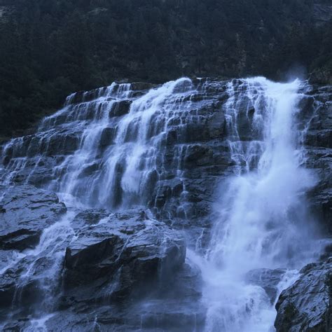 Waterfall Rocks Precipice Water iPad Air Wallpapers Free Download