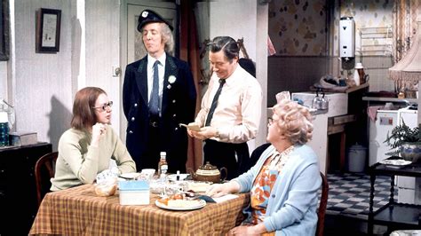 Watch On The Buses Streaming Online - Yidio