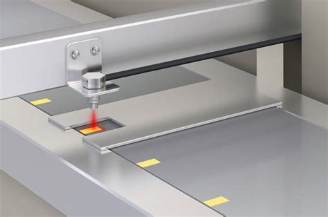 Features of fibre optic sensors | Sensor Basics: Principle-based Guide to Factory Sensors | KEYENCE