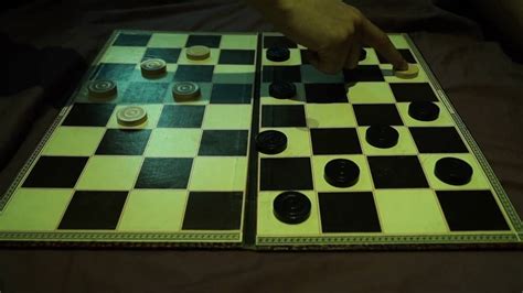 Beginner's guide to Draughts - YouTube