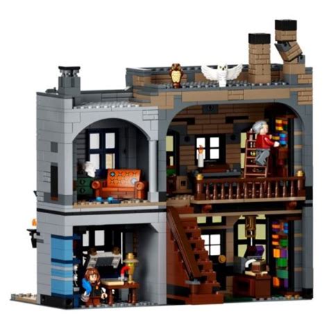 Massive LEGO Set Brings HARRY POTTER's Diagon Alley to Life - Nerdist