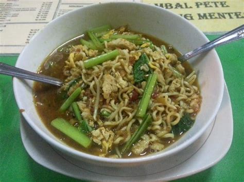 Mie Kuah Betutu - Noddle with Chicken and Betutu Soup | YOEXPLORE