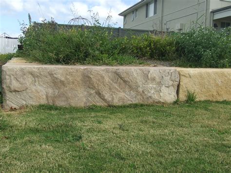 5 Reasons to build using Sandstone Walls | Natural Stone Walls