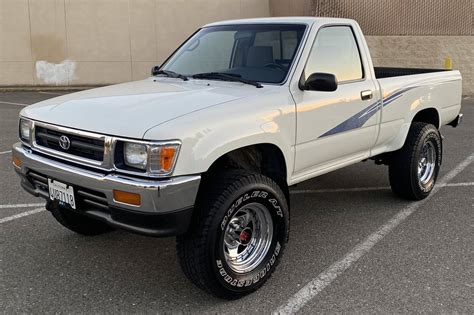 1993 Toyota Pickup Deluxe 4x4 for Sale - Cars & Bids