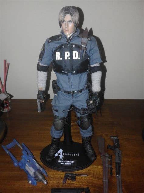 Resident Evil - Hot Toys - 1:6 - Action figure - Leon Kennedy - RPD ...