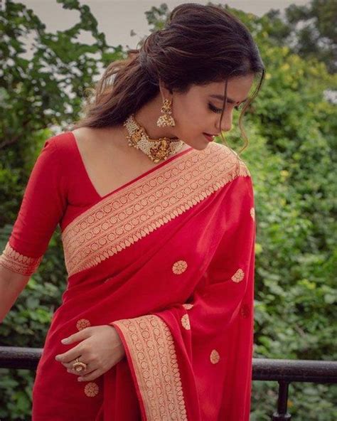 5 Hairstyle Ideas To Pair With A Red Saree | Threads - WeRIndia