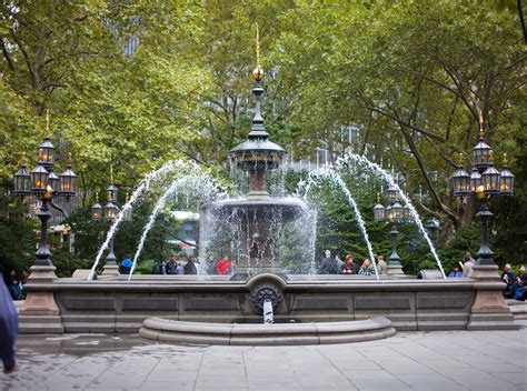 File:City Hall Park Fountain New York City.jpg - Wikimedia Commons