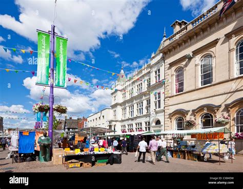 Loughborough Market busy town Centre Loughborough Leicestershire ...