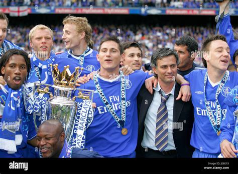 MOURINHO LAMPARD & TERRY CHELSEA CHAMPIONS 2004-2005 STAMFORD BRIDGE ...