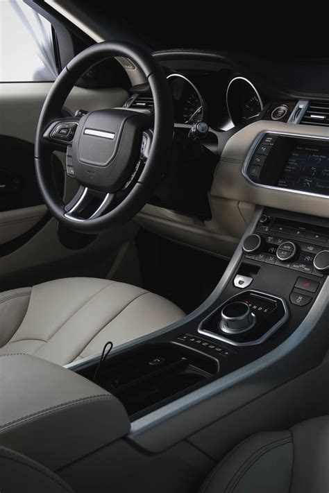 Vistale - Range Rover Interior | via