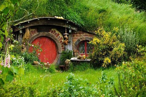 Real-Life Hobbit Homes in New Zealand : 7 pics