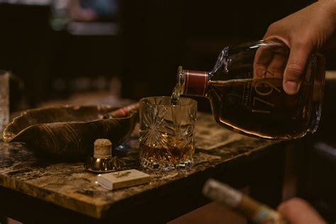 How To Do A Bourbon Tasting: The Gentleman's Guide · Effortless Gent