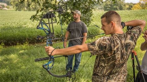 How to Choose the Best Beginner Compound Bow: Hunting Gear Guide - Fie – Bear Archery