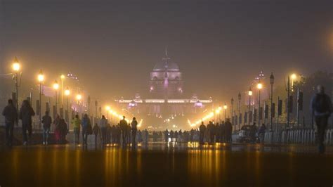 North India reels under cold wave on Christmas, dense fog disrupts over ...