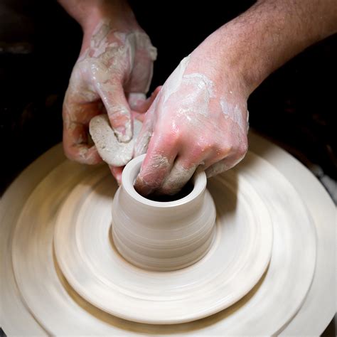 Ceramics 101: Pottery Wheel Beginner's Guide