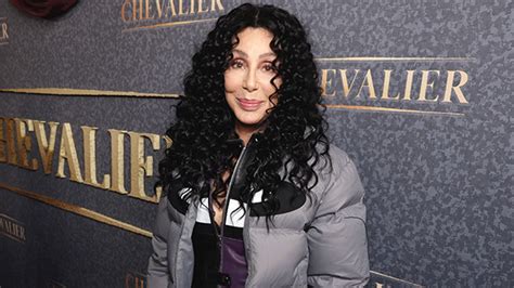 Cher’s Christmas Album: Everything To Know About ‘Cher Christmas’ – Hollywood Life