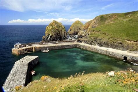 Mullion Cove harbour in Cornwall sealed off as hundreds of tonnes of rock poised to collapse ...