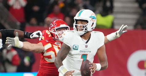 KC Chiefs vs. Miami Dolphins: NFL Wild Card Weekend Preview and Predictions - Sports Illustrated ...