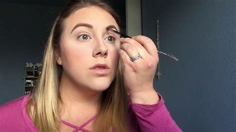 Eyebrow Tutorial Using Brow Powder - YouTube