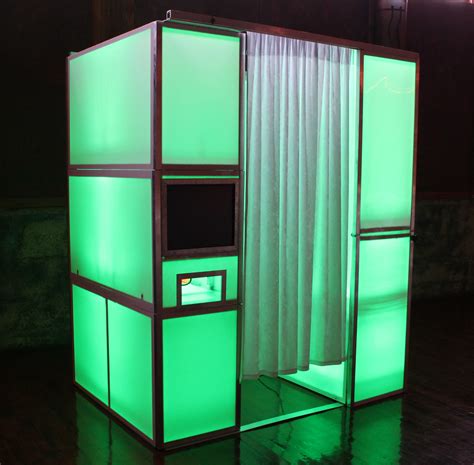 #photobooth #ledphotobooth #ledlight #wedding #dallaswedding #green # ...